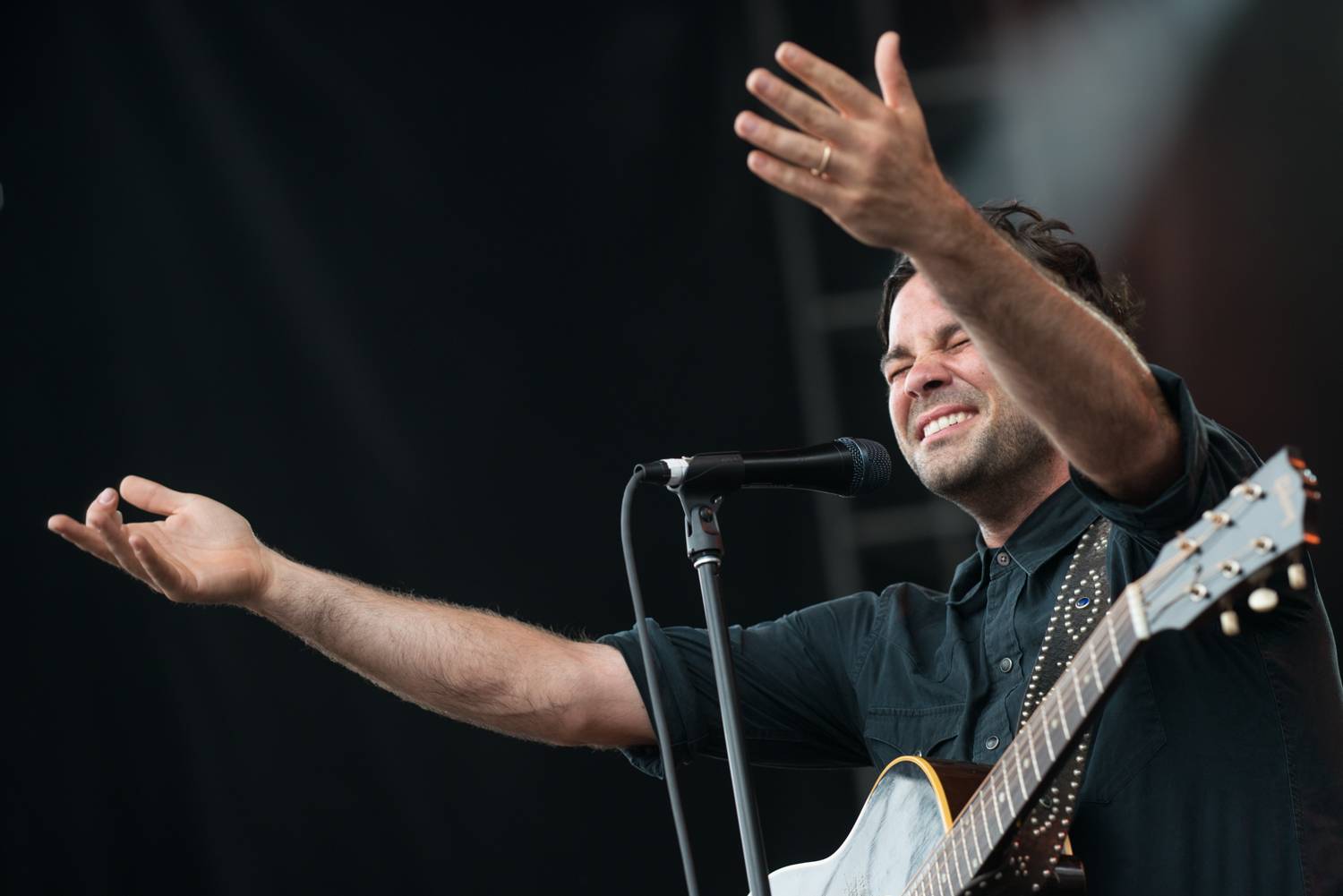 the lone bellow